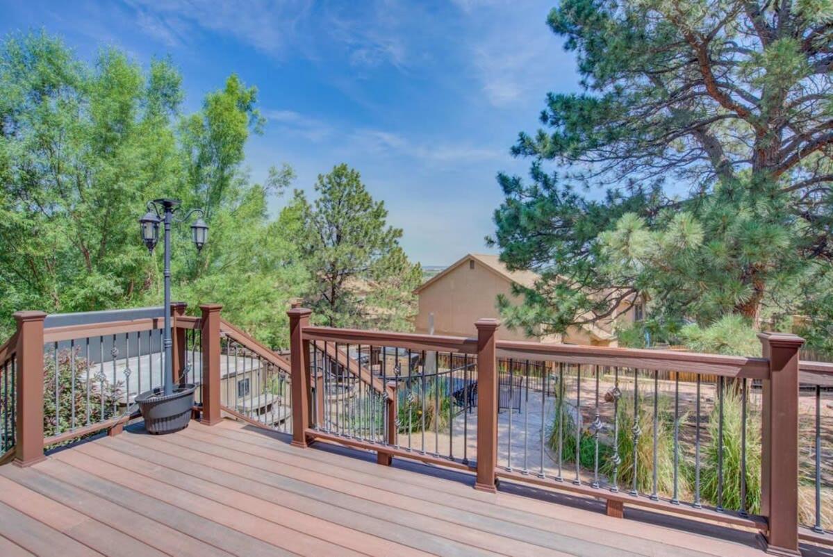 4br Near Usafa Entertain W Lg Backyard & Hot Tub Holiday home *